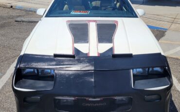 Chevrolet-Camaro-1986-Coupe-2