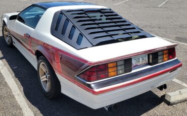 Chevrolet-Camaro-1986-Coupe-3