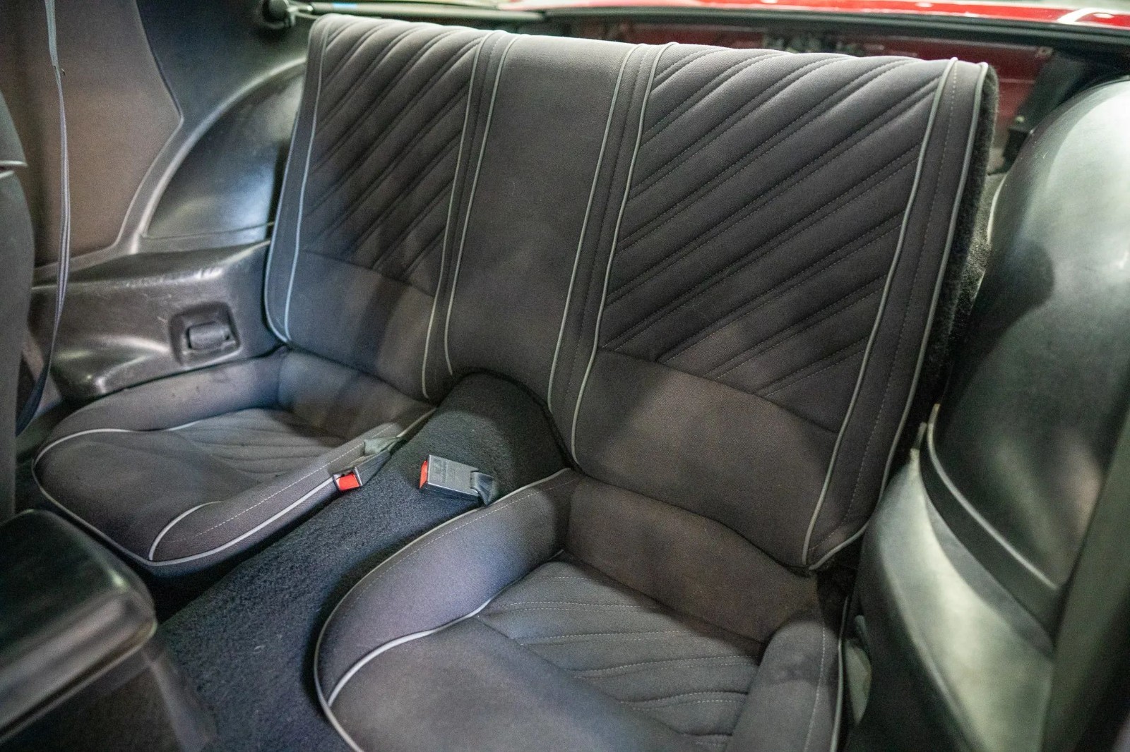 Chevrolet-Camaro-1987-Coupe-12
