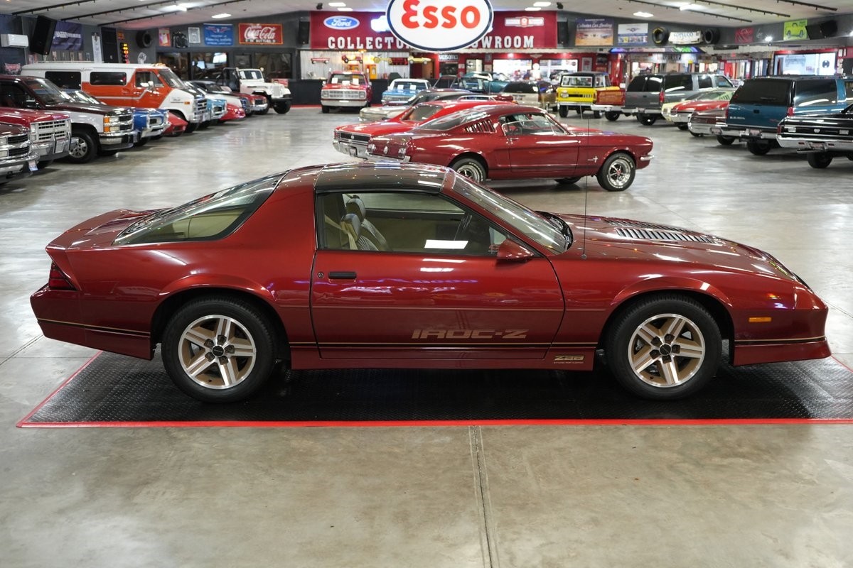 Chevrolet-Camaro-1987-Coupe-15