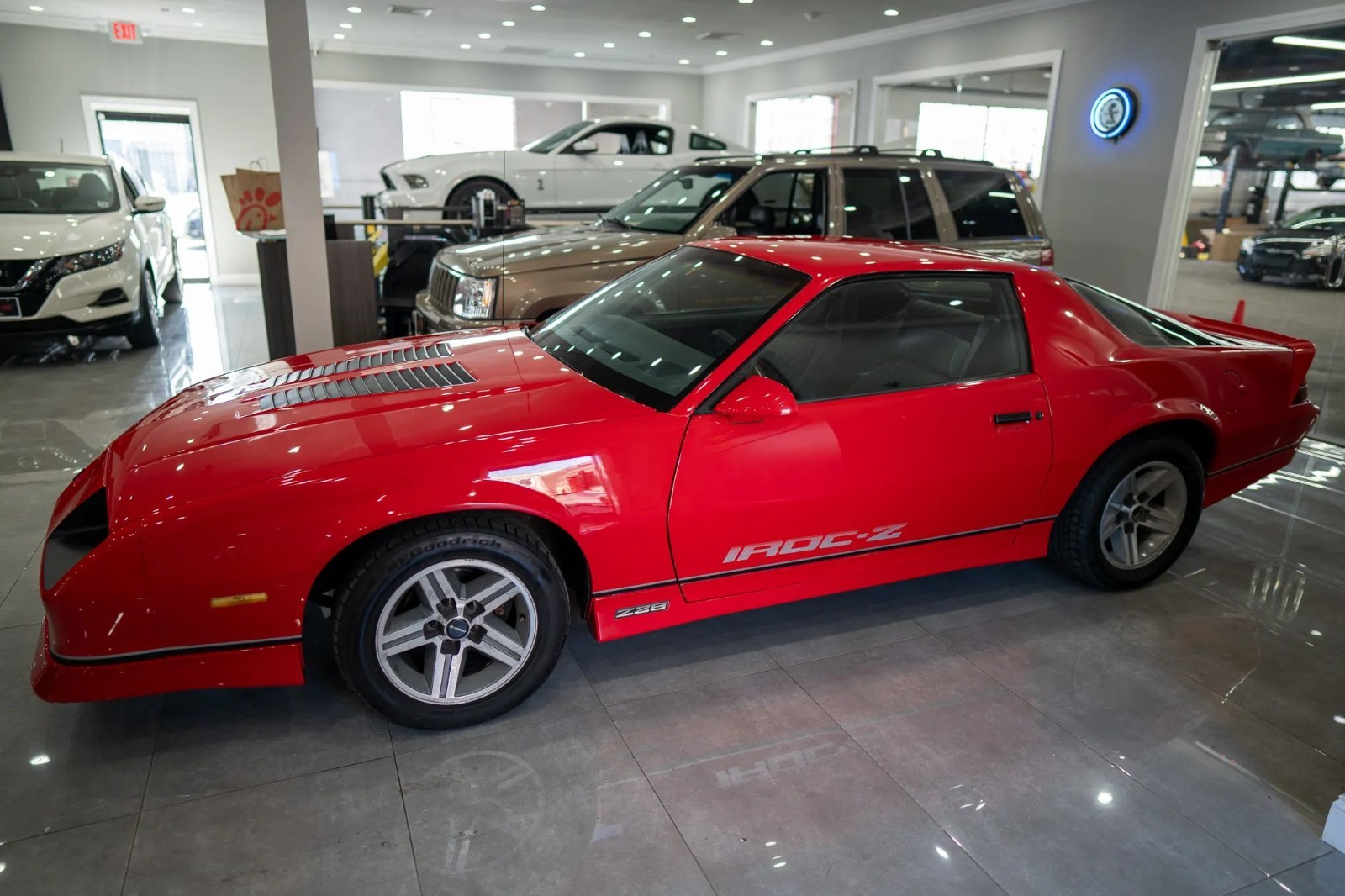 Chevrolet-Camaro-1987-Coupe-2