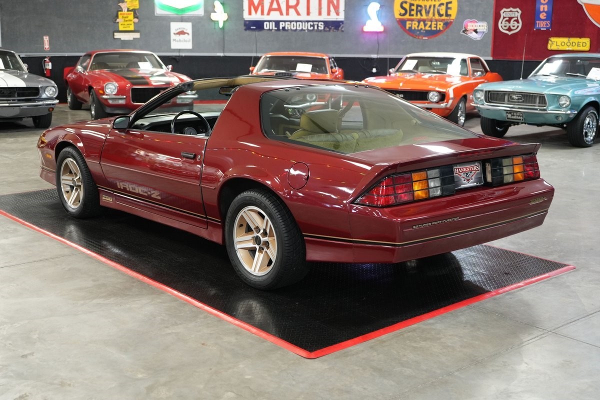 Chevrolet-Camaro-1987-Coupe-28