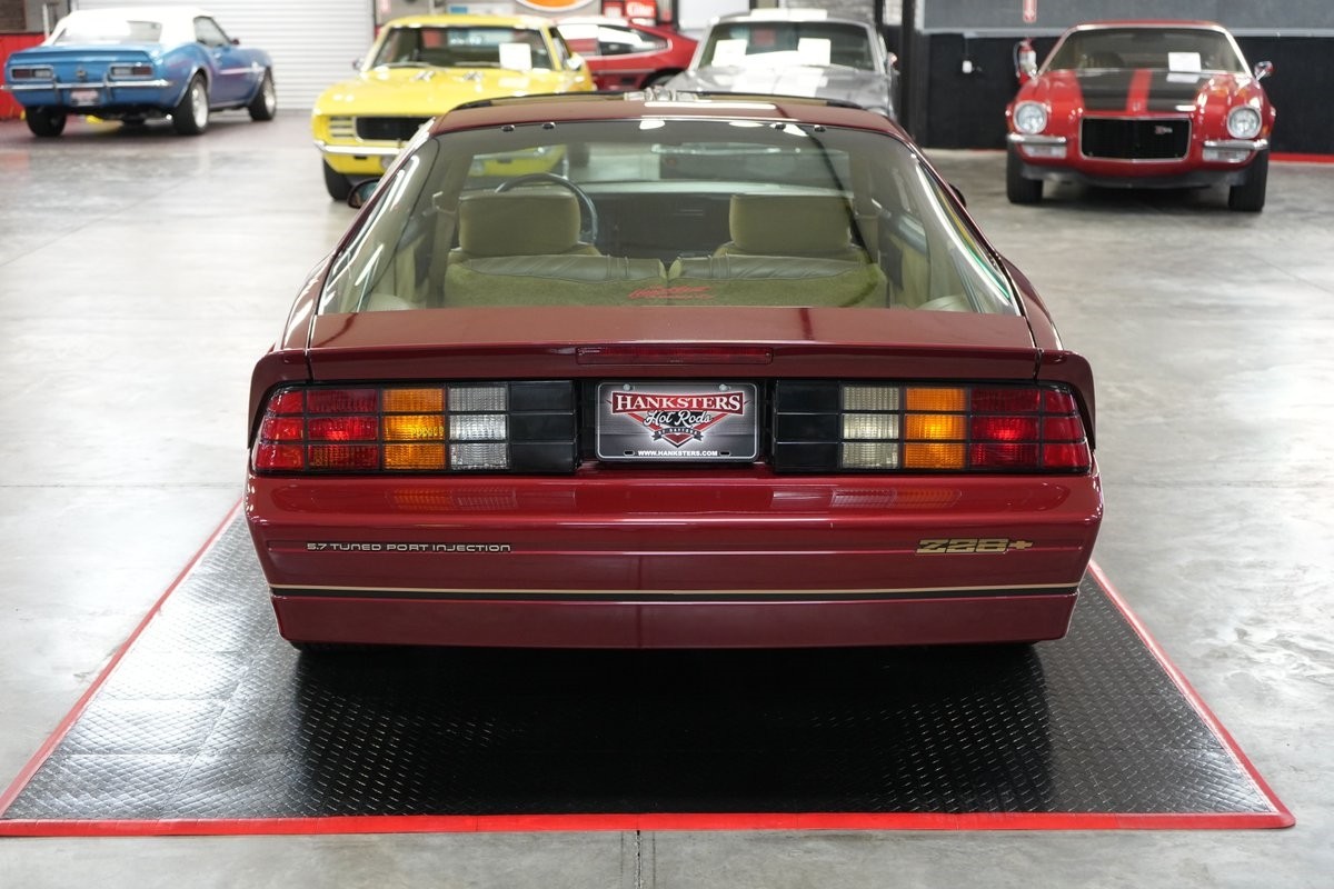 Chevrolet-Camaro-1987-Coupe-29
