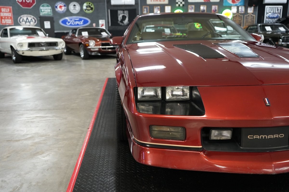 Chevrolet-Camaro-1987-Coupe-36