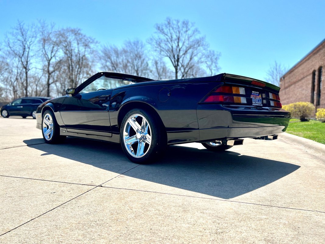 Chevrolet-Camaro-1989-Convertible-27