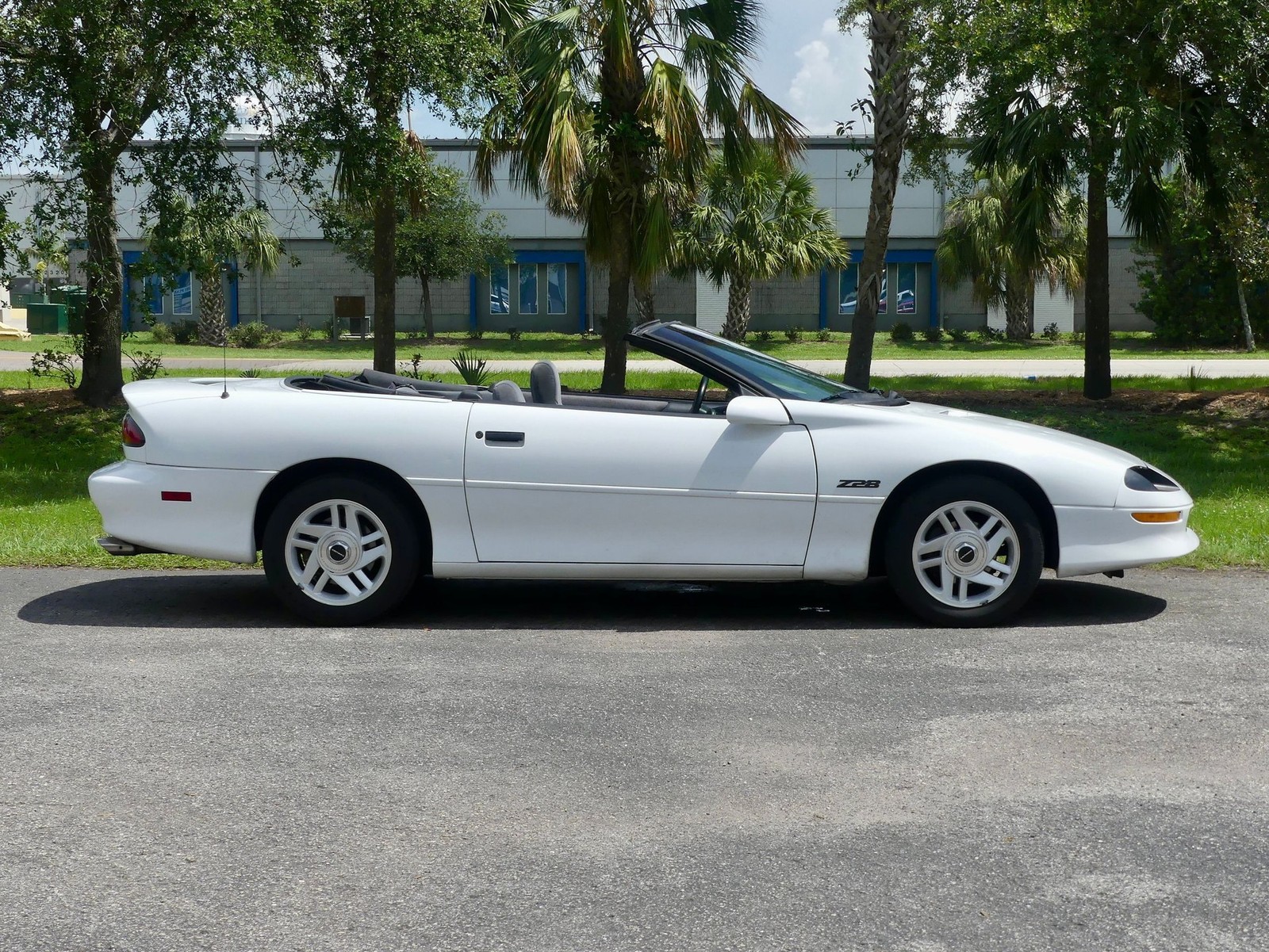 Chevrolet-Camaro-1996-Convertible-2