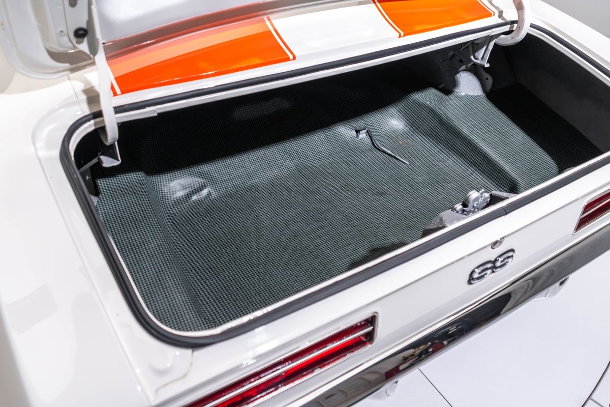Chevrolet-Camaro-SS-Pace-Car-1969-14