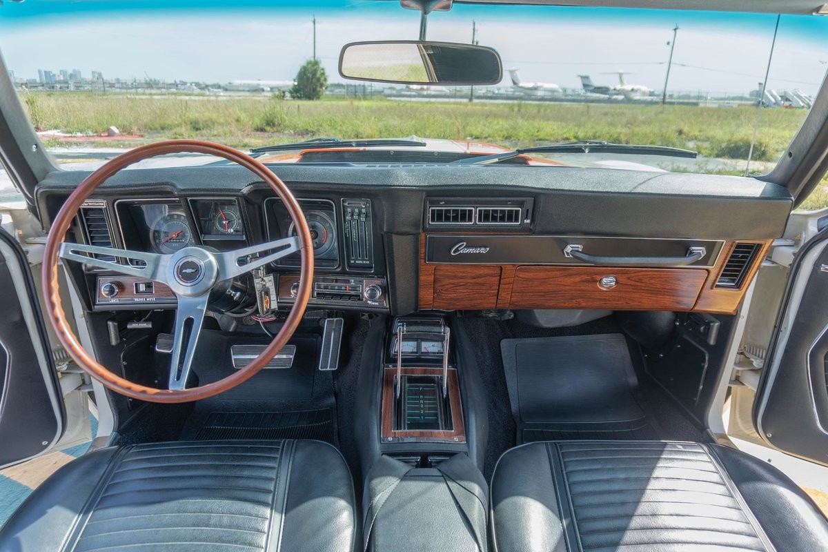 Chevrolet-Camaro-SS-Pace-Car-1969-25