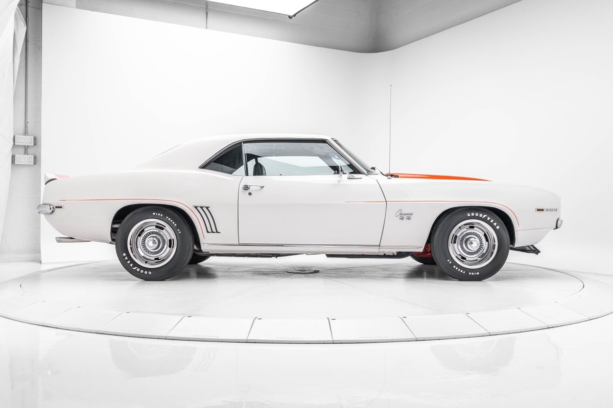 Chevrolet-Camaro-SS-Pace-Car-1969-5