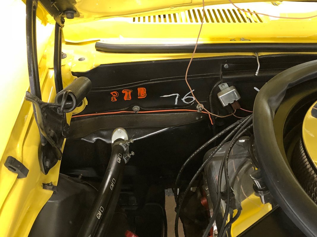 Chevrolet-Camaro-Yenko-replica-1969-26