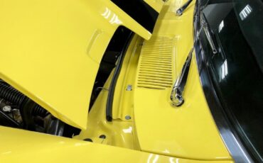 Chevrolet-Camaro-Yenko-replica-1969-36
