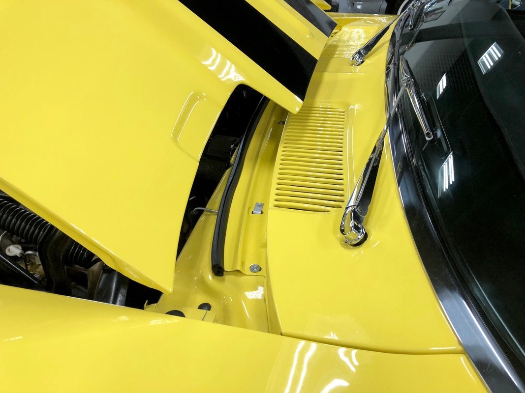 Chevrolet-Camaro-Yenko-replica-1969-36