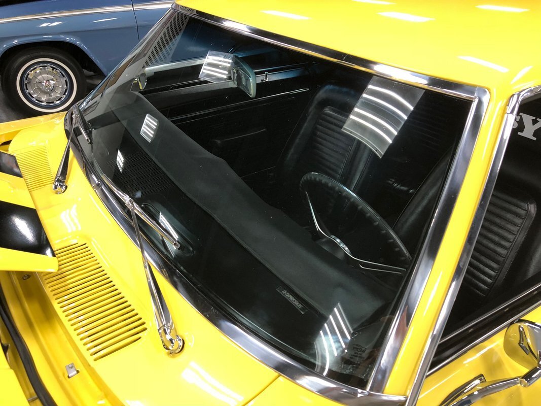 Chevrolet-Camaro-Yenko-replica-1969-37