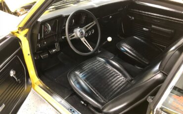 Chevrolet-Camaro-Yenko-replica-1969-39