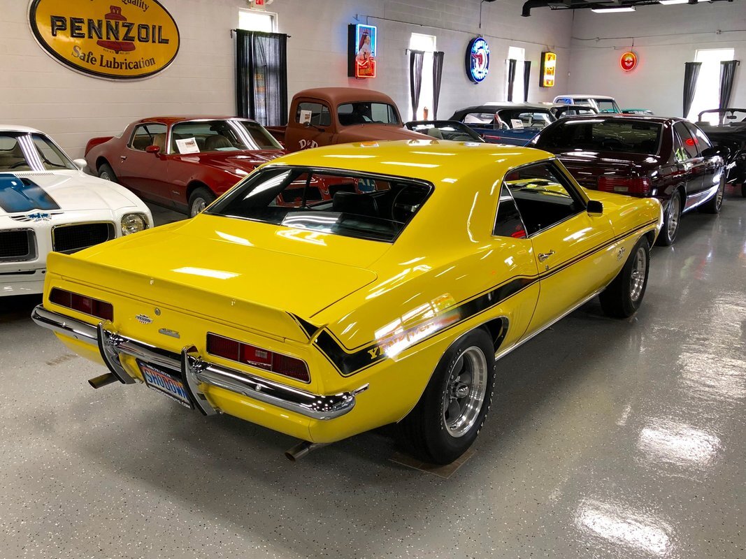 Chevrolet-Camaro-Yenko-replica-1969-4