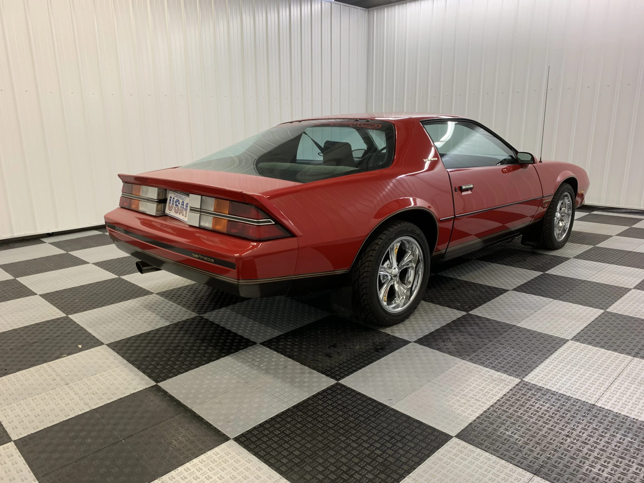 Chevrolet-Camaro-berlinetta-coupe-1983-Red-Gray-1