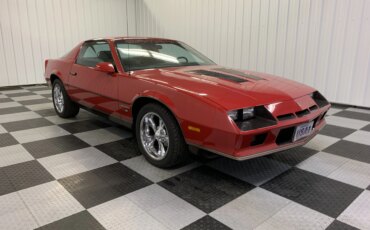Chevrolet-Camaro-berlinetta-coupe-1983-Red-Gray-3