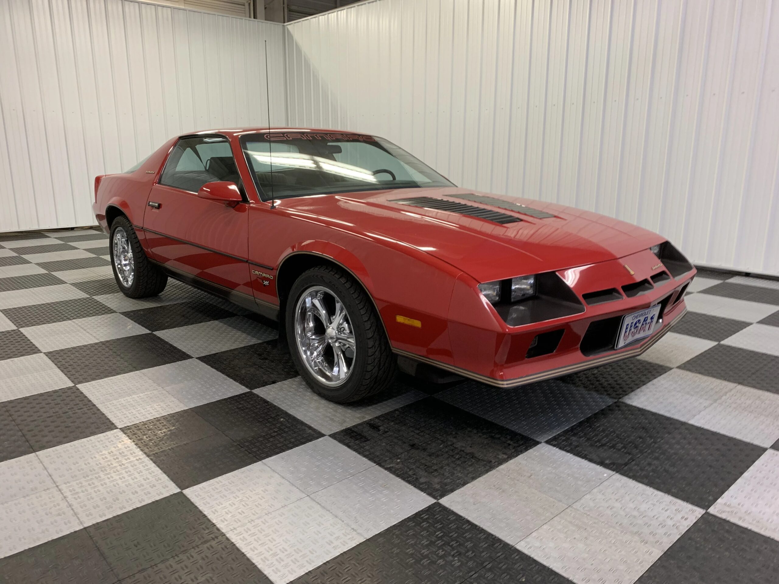 Chevrolet-Camaro-berlinetta-coupe-1983-Red-Gray-3