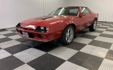 Chevrolet-Camaro-berlinetta-coupe-1983-Red-Gray