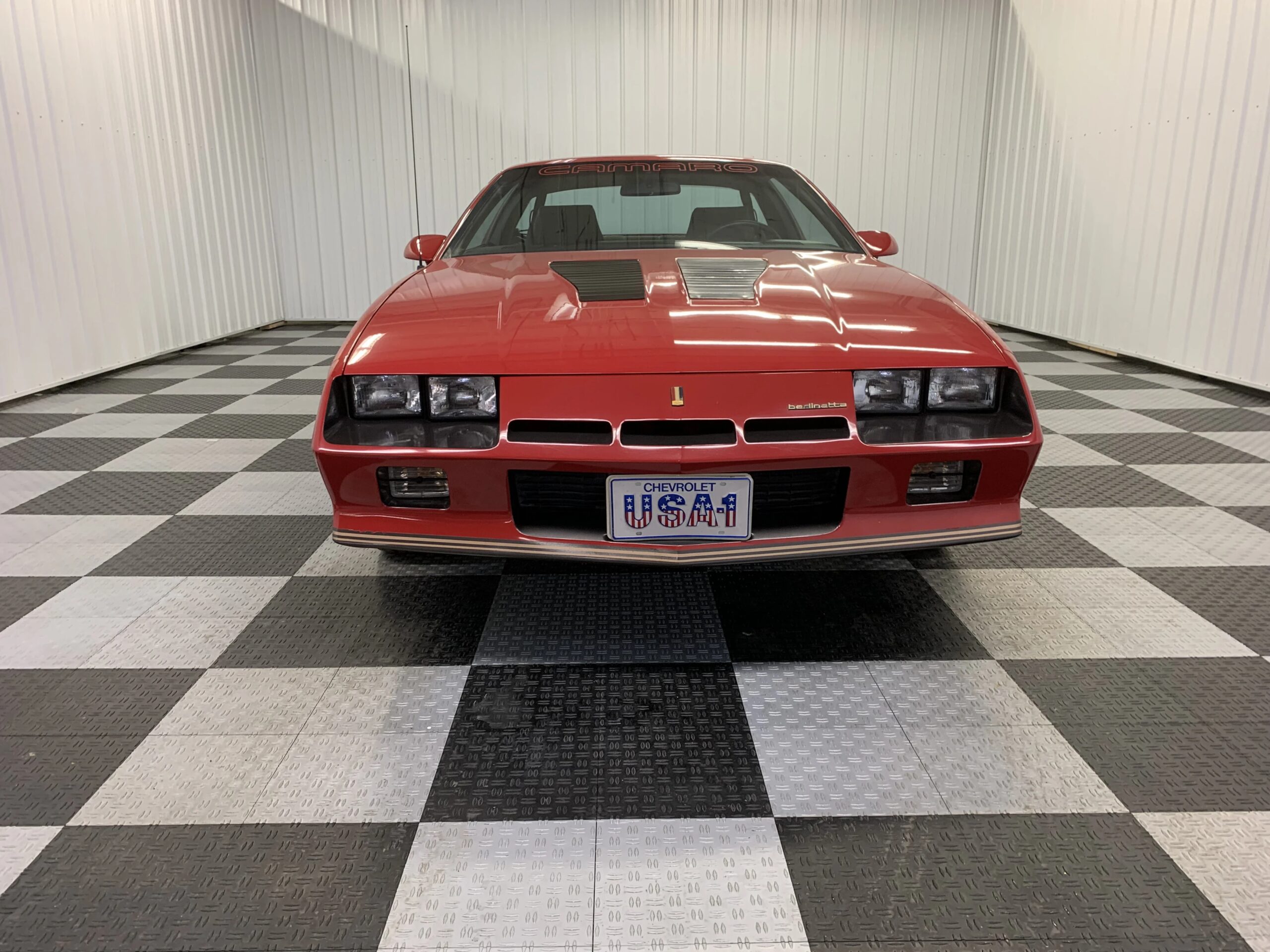 Chevrolet-Camaro-berlinetta-coupe-1983-Red-Gray-4