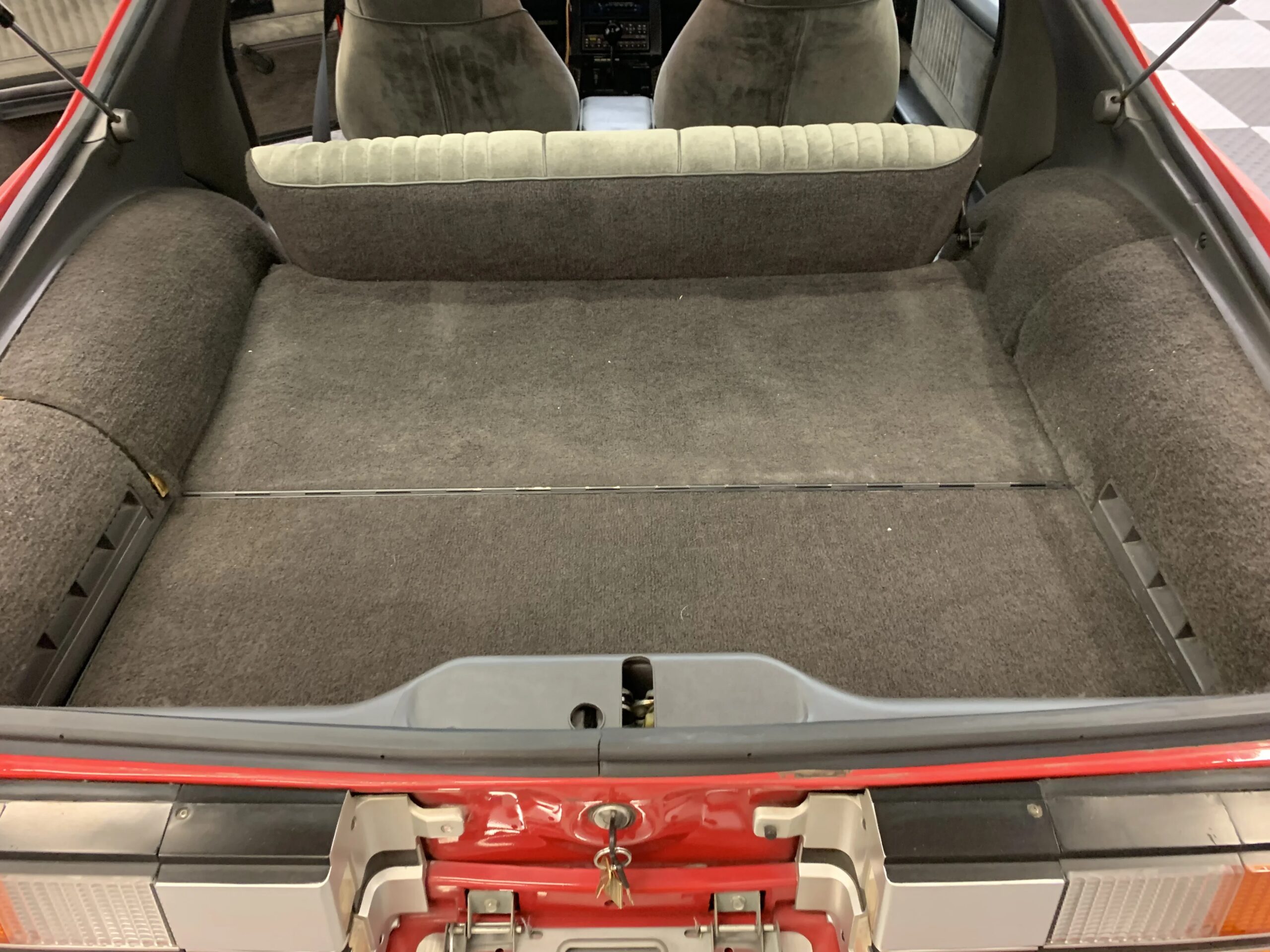 Chevrolet-Camaro-berlinetta-coupe-1983-Red-Gray-6
