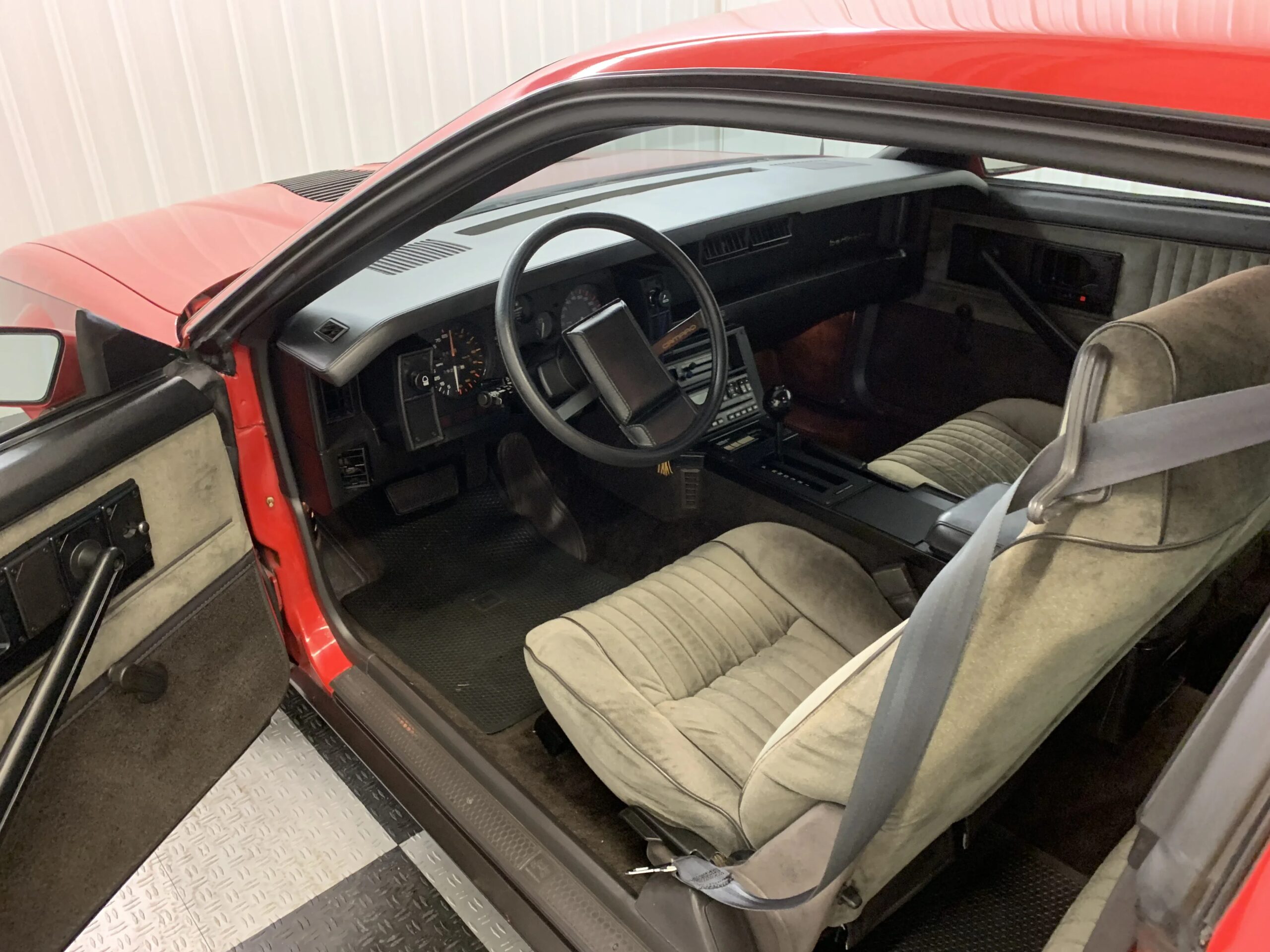 Chevrolet-Camaro-berlinetta-coupe-1983-Red-Gray-8