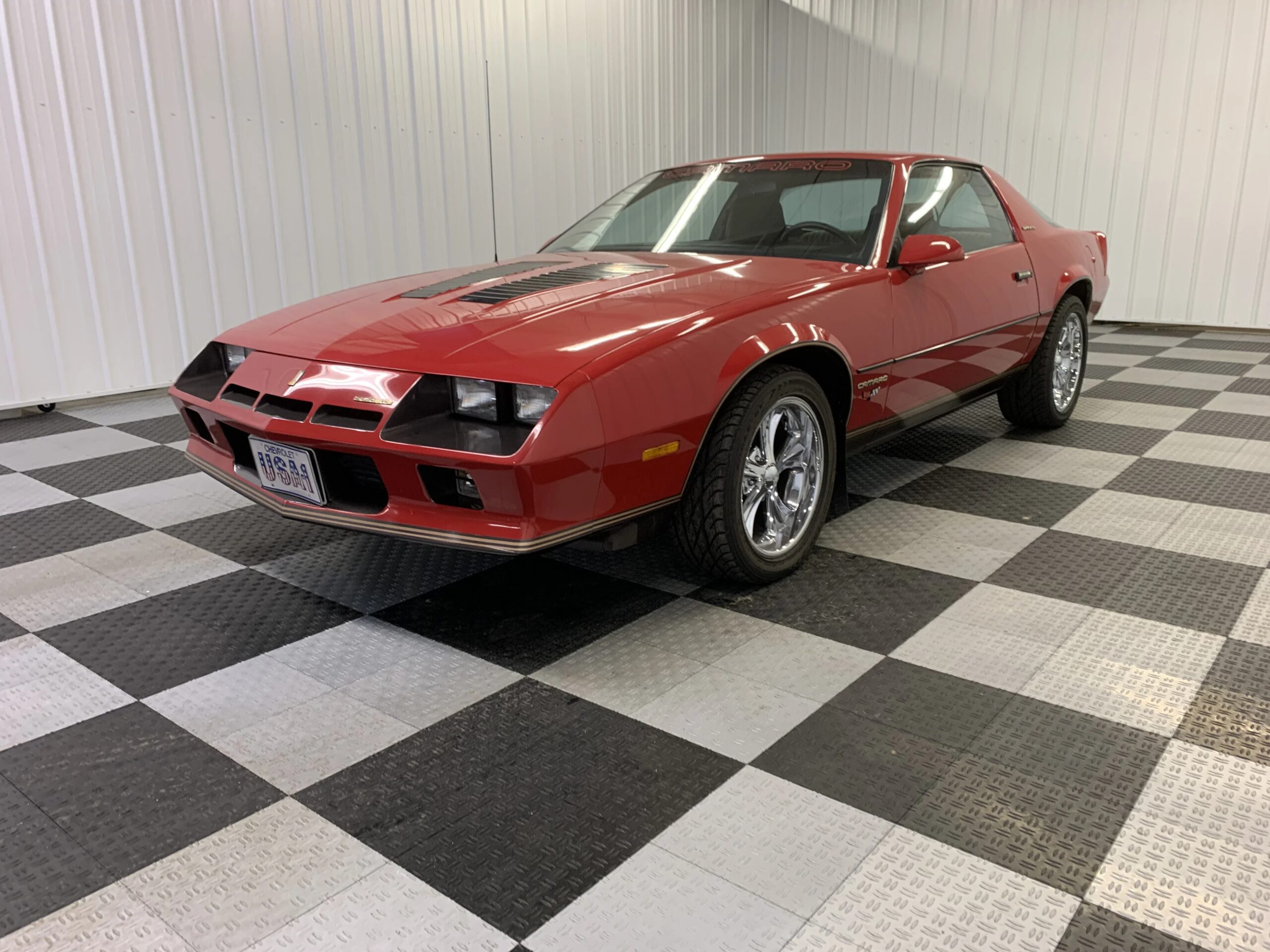 Chevrolet-Camaro-berlinetta-coupe-1983-Red-Gray