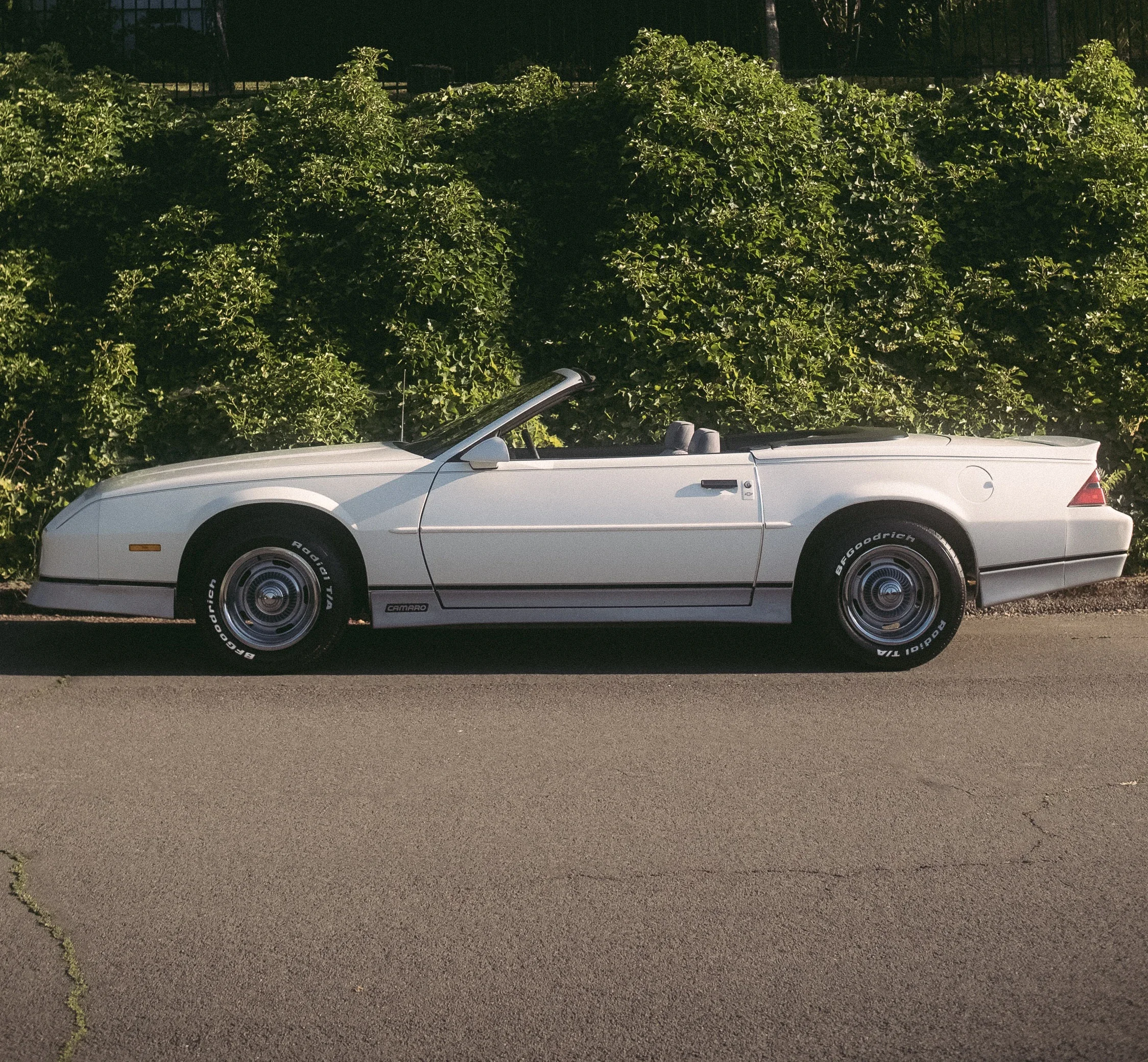 Chevrolet-Camaro-convertible-1988-White-Black-1