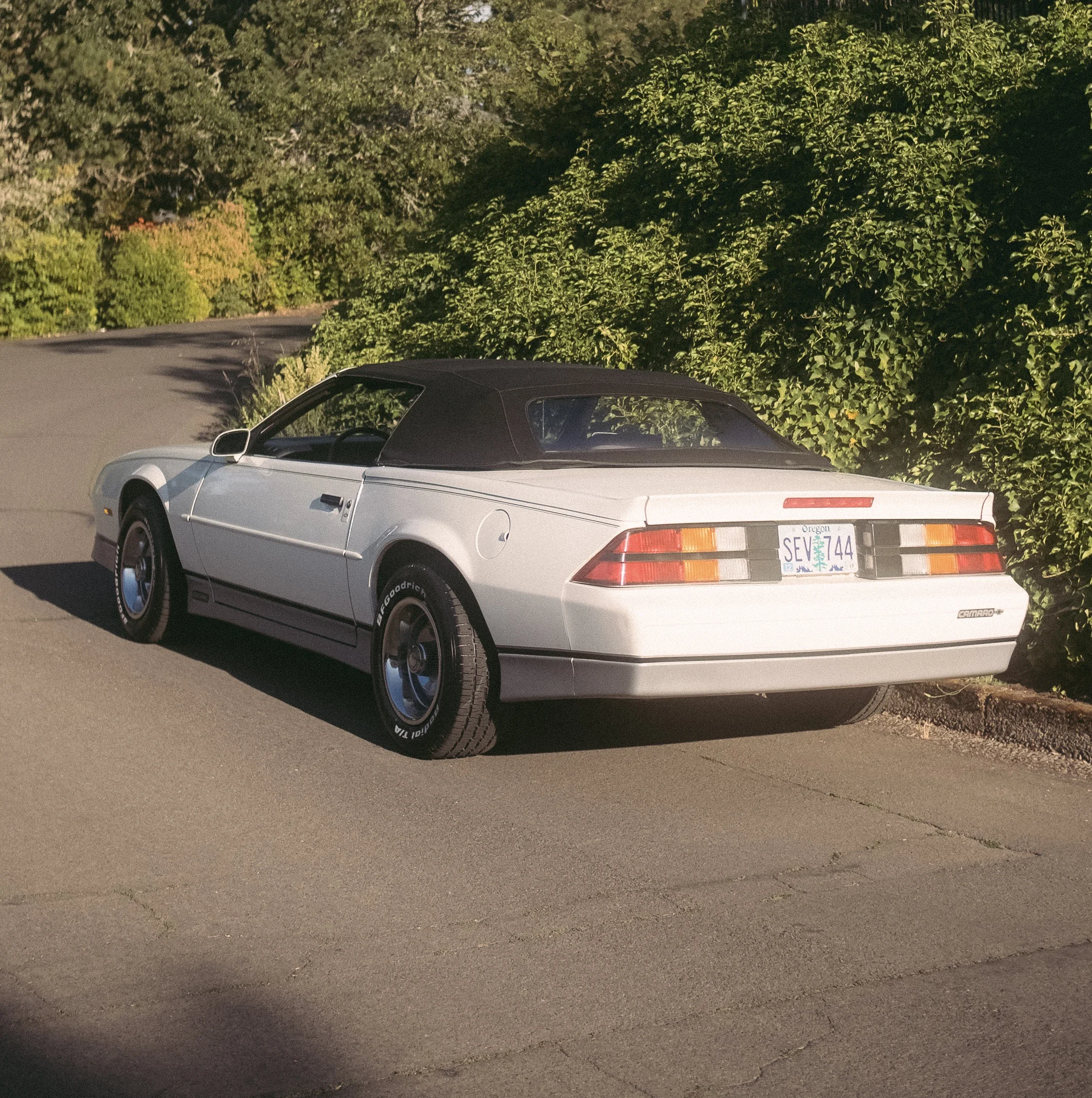 Chevrolet-Camaro-convertible-1988-White-Black-10
