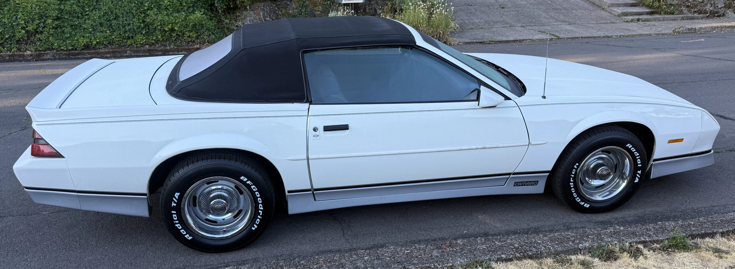 Chevrolet-Camaro-convertible-1988-White-Black-11