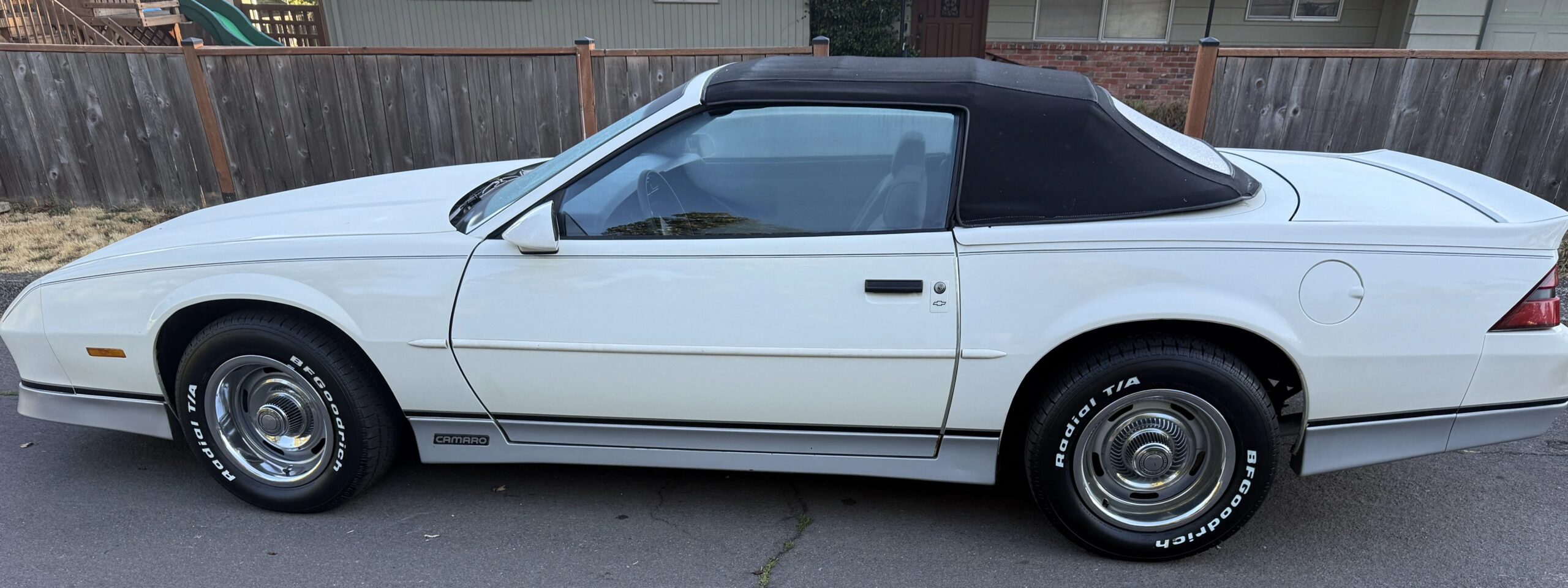 Chevrolet-Camaro-convertible-1988-White-Black-12