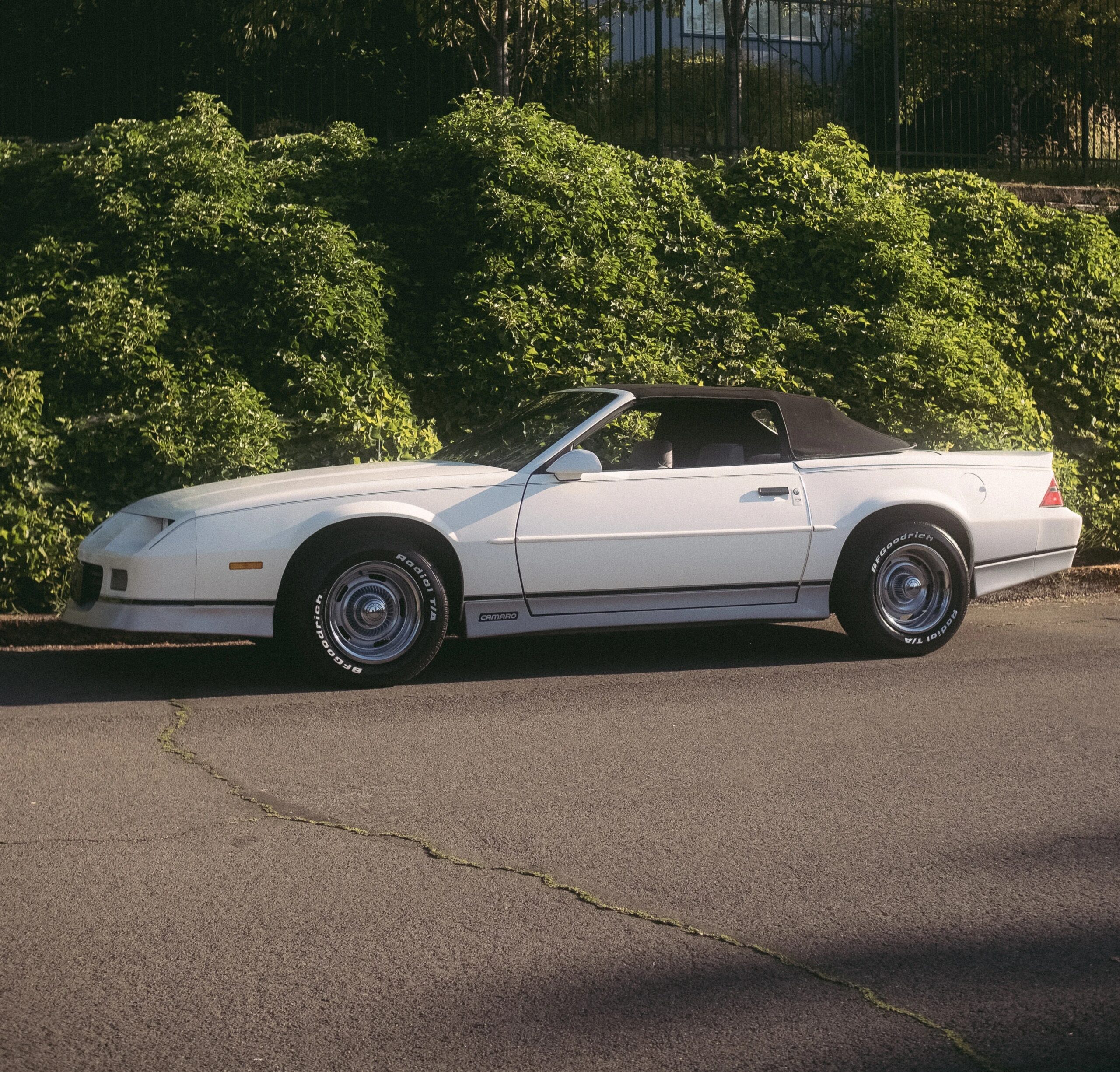 Chevrolet-Camaro-convertible-1988-White-Black-5