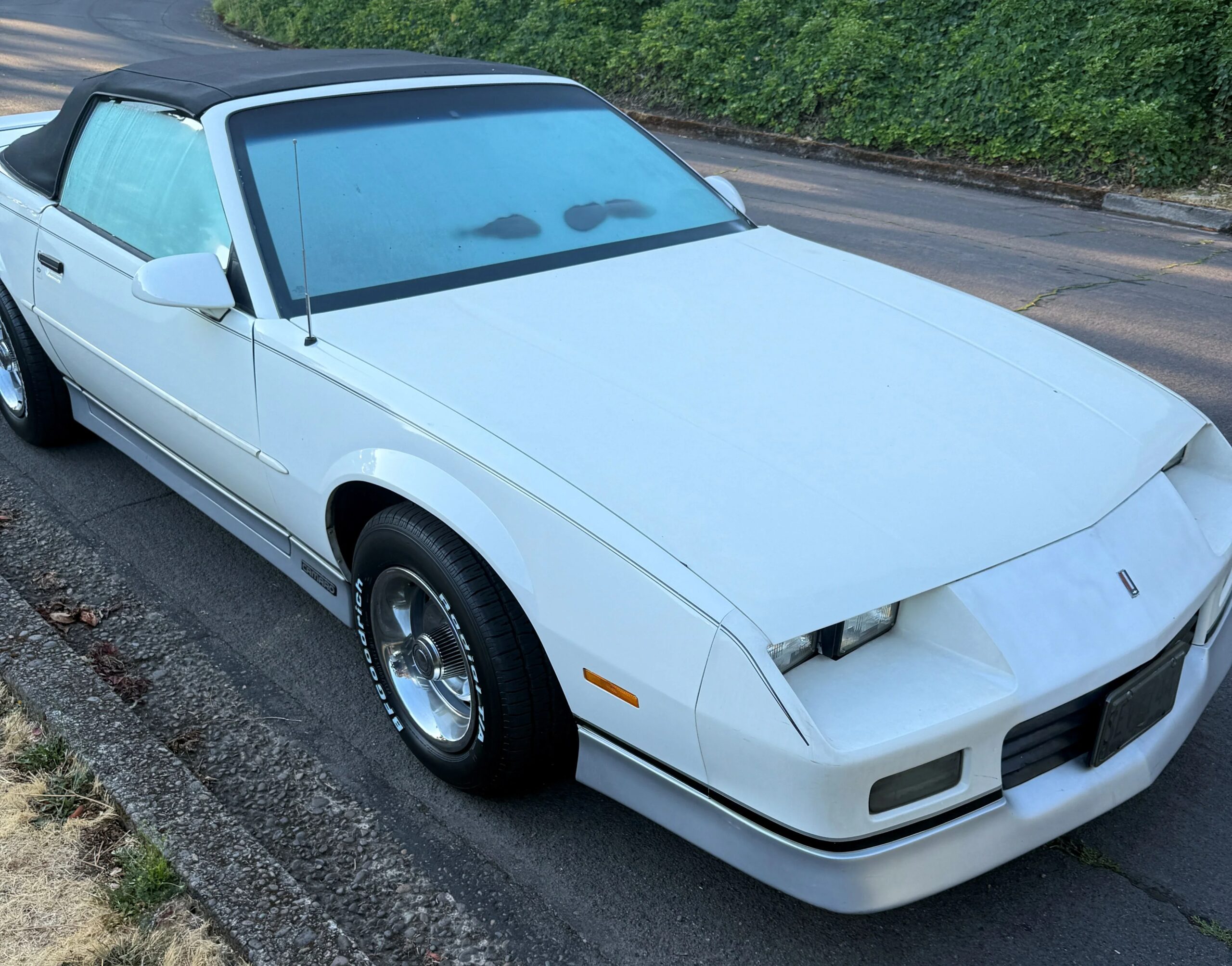 Chevrolet-Camaro-convertible-1988-White-Black-7