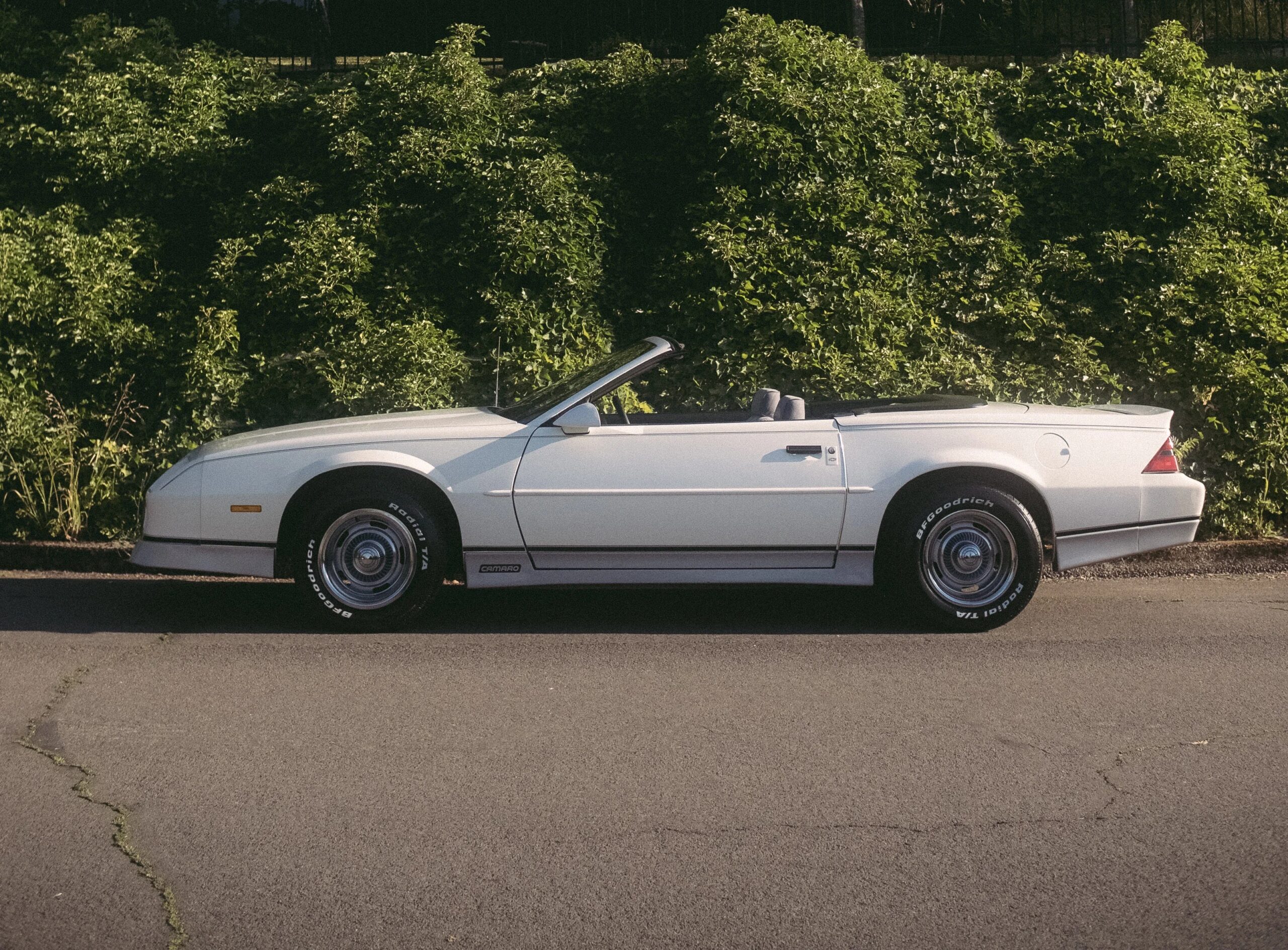 Chevrolet-Camaro-convertible-1988-White-Black