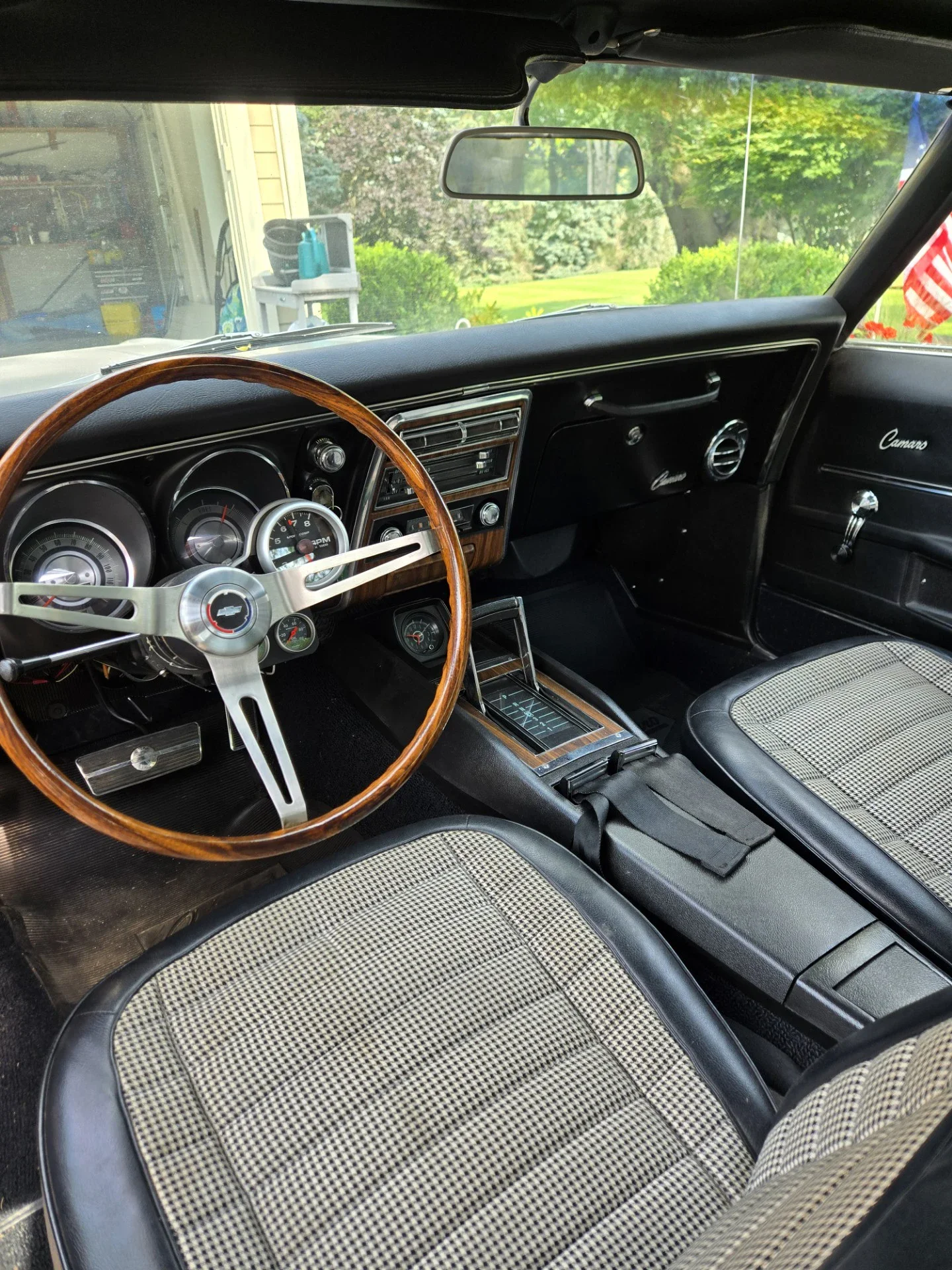 Chevrolet-Camaro-coupe-1968-Silver-Black-17