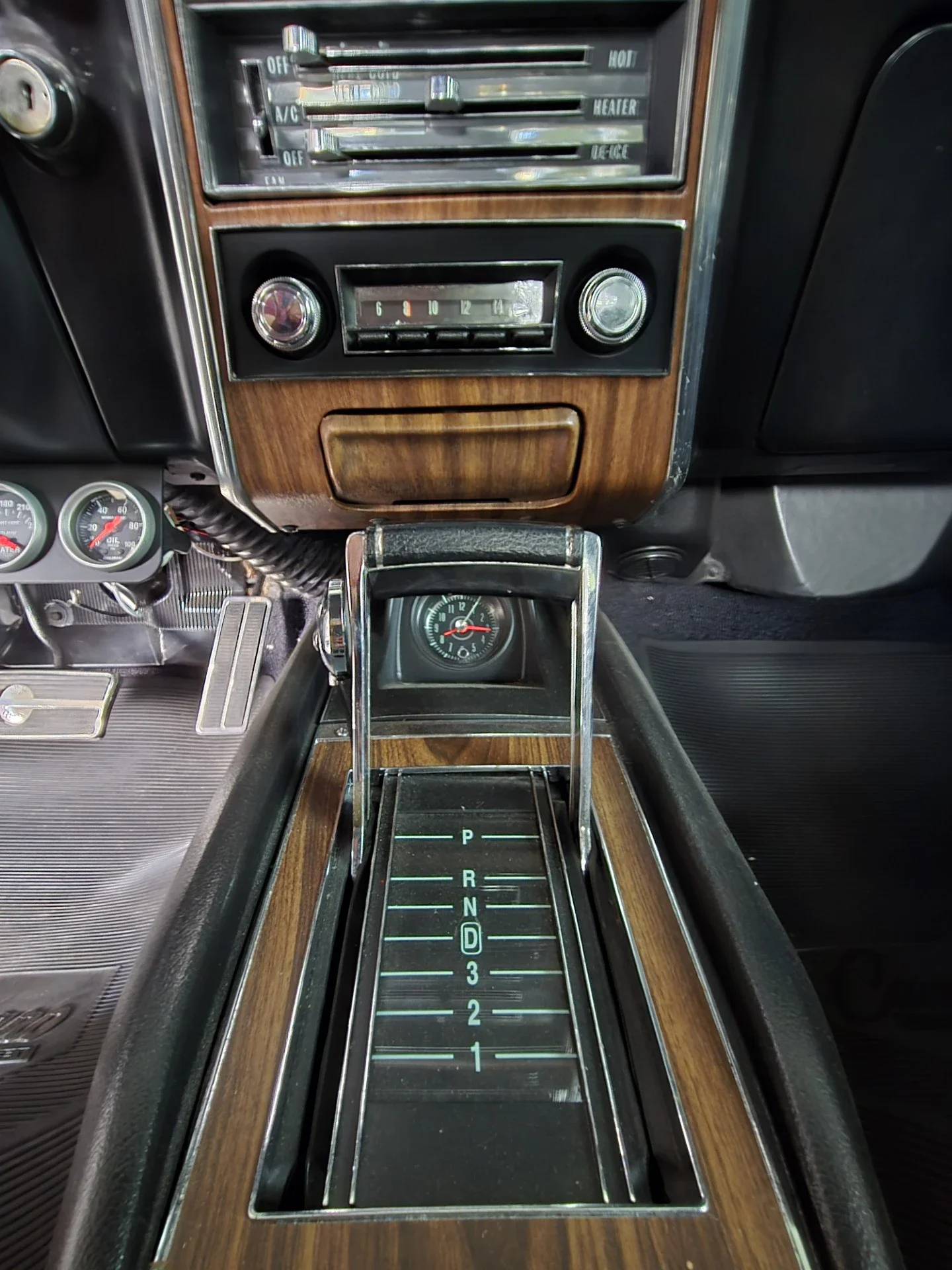 Chevrolet-Camaro-coupe-1968-Silver-Black-19