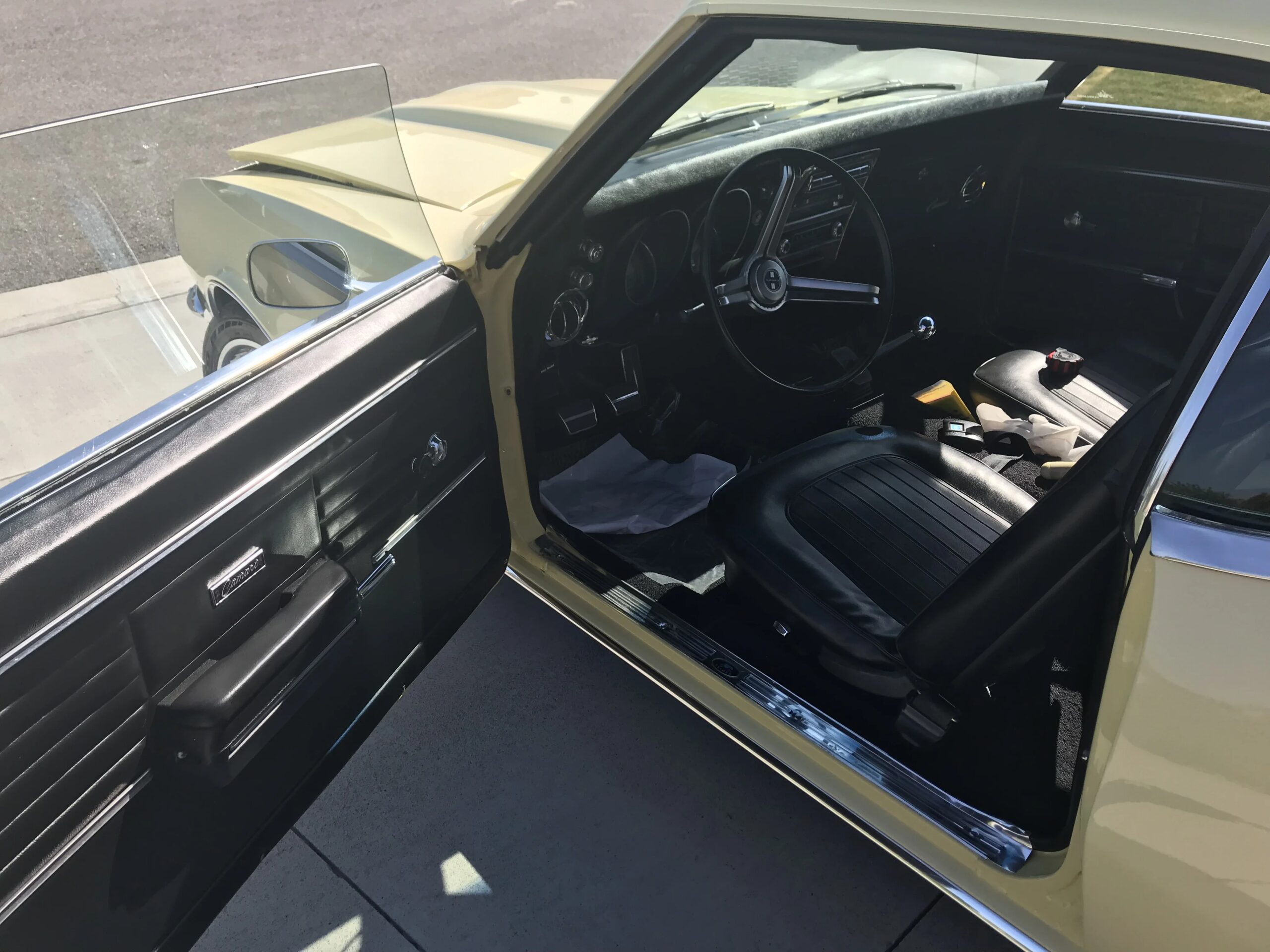 Chevrolet-Camaro-coupe-1968-Yellow-Black-10