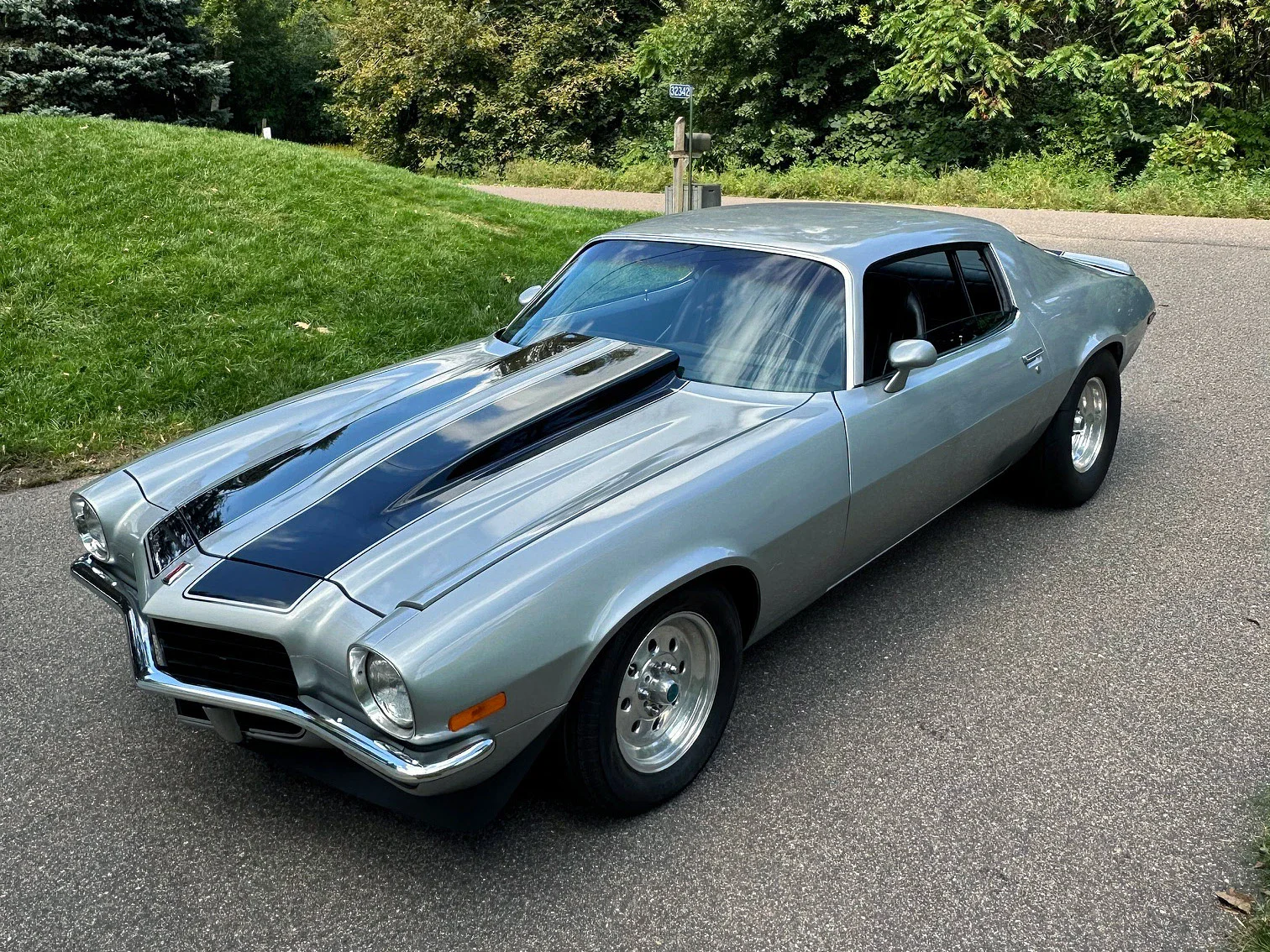 Chevrolet-Camaro-coupe-1972-Silver-Black-1