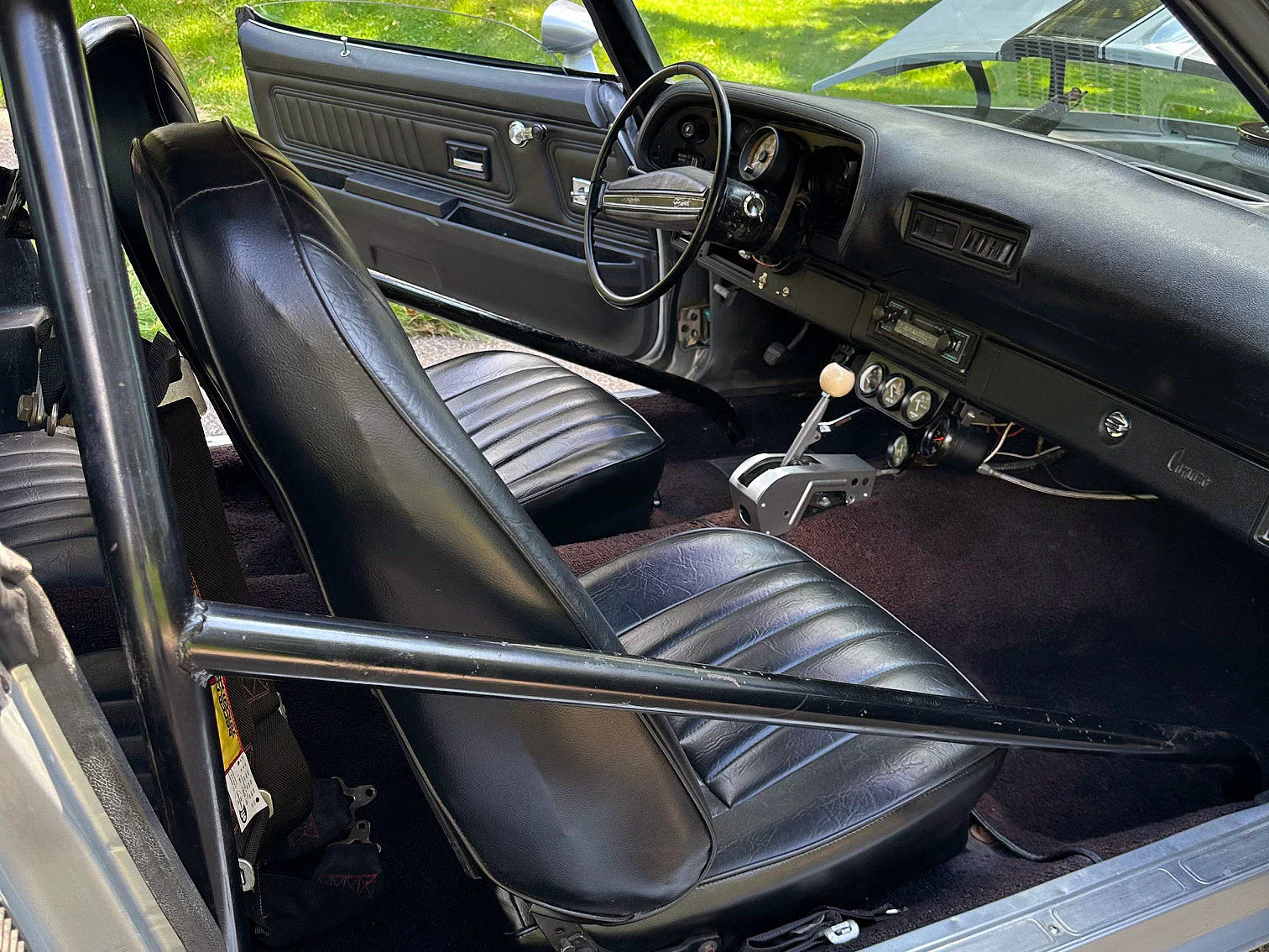 Chevrolet-Camaro-coupe-1972-Silver-Black-12