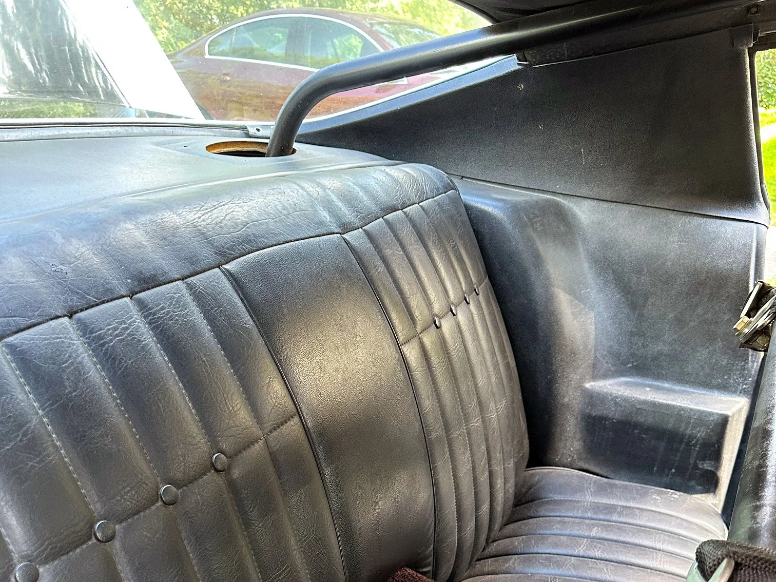 Chevrolet-Camaro-coupe-1972-Silver-Black-13