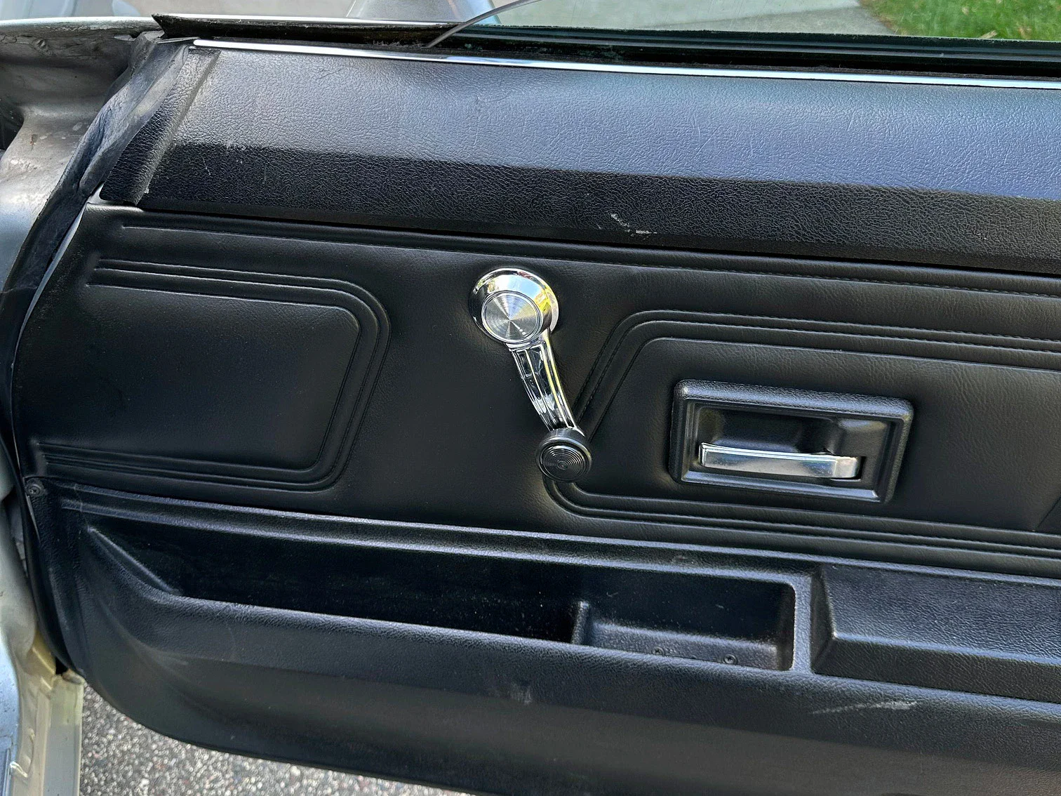 Chevrolet-Camaro-coupe-1972-Silver-Black-15