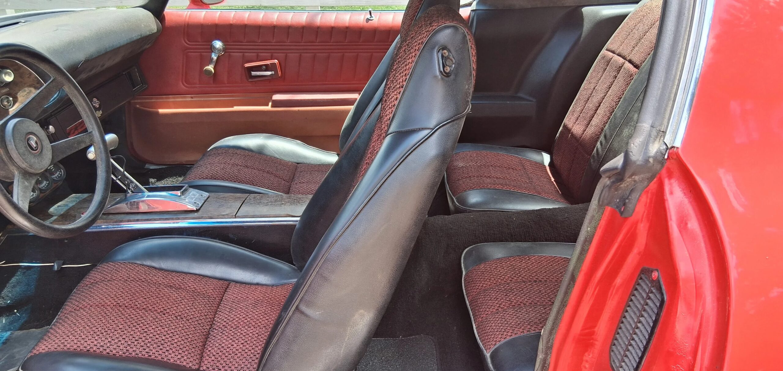 Chevrolet-Camaro-coupe-1976-Red-Black-8
