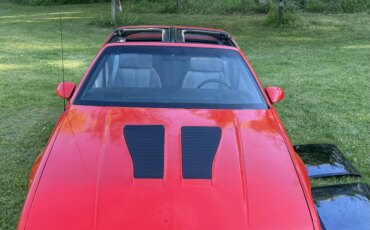 Chevrolet-Camaro-iroc-z-coupe-1985-Red-Black-1