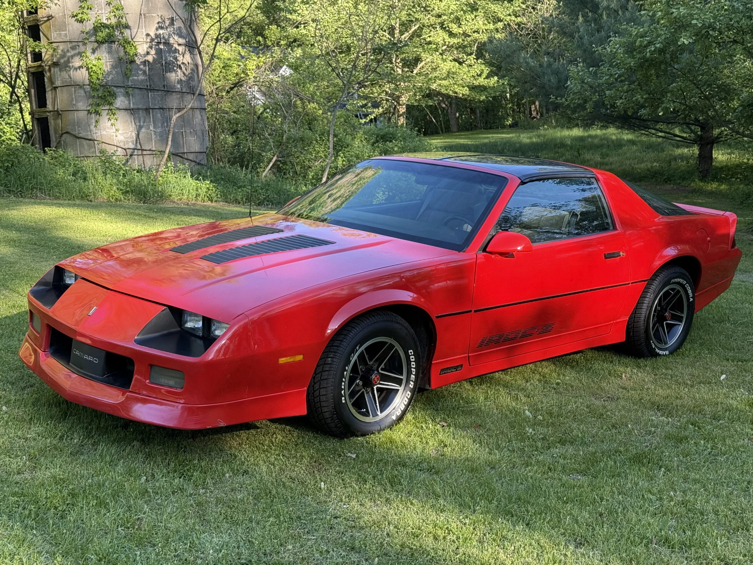 Chevrolet-Camaro-iroc-z-coupe-1985-Red-Black-10