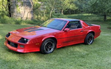 Chevrolet-Camaro-iroc-z-coupe-1985-Red-Black-12