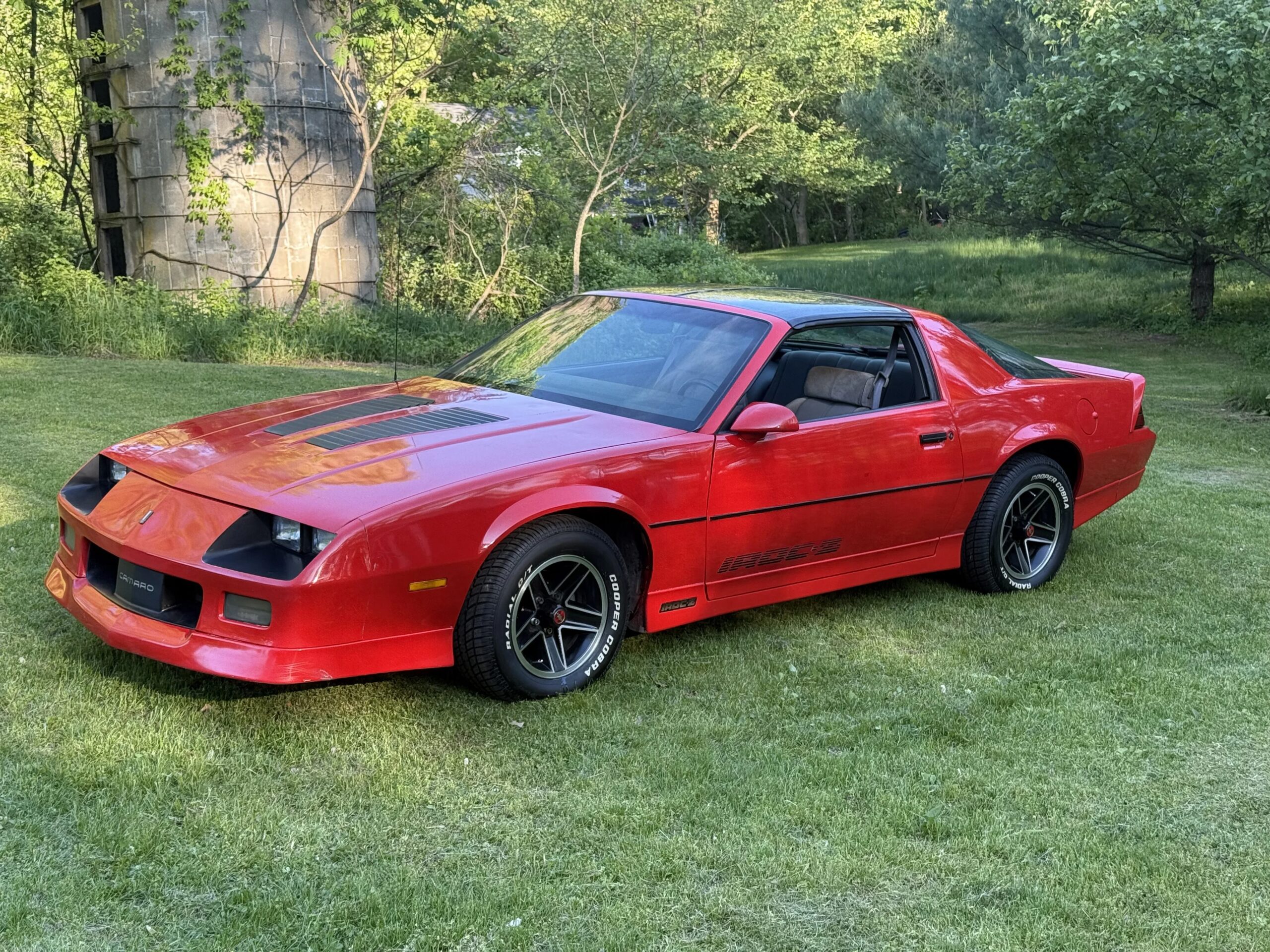 Chevrolet-Camaro-iroc-z-coupe-1985-Red-Black-12