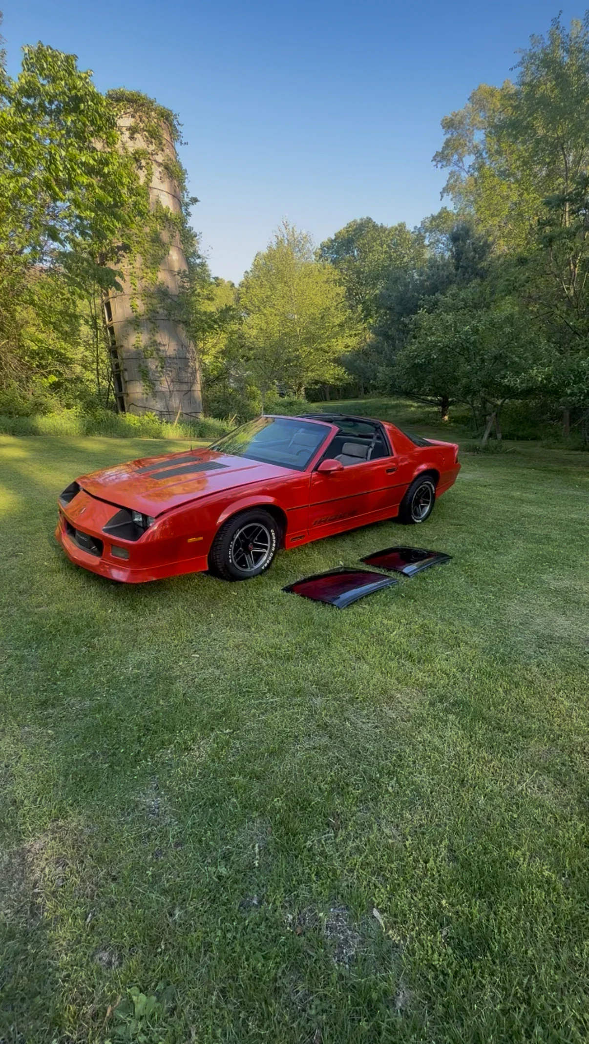 Chevrolet-Camaro-iroc-z-coupe-1985-Red-Black-13