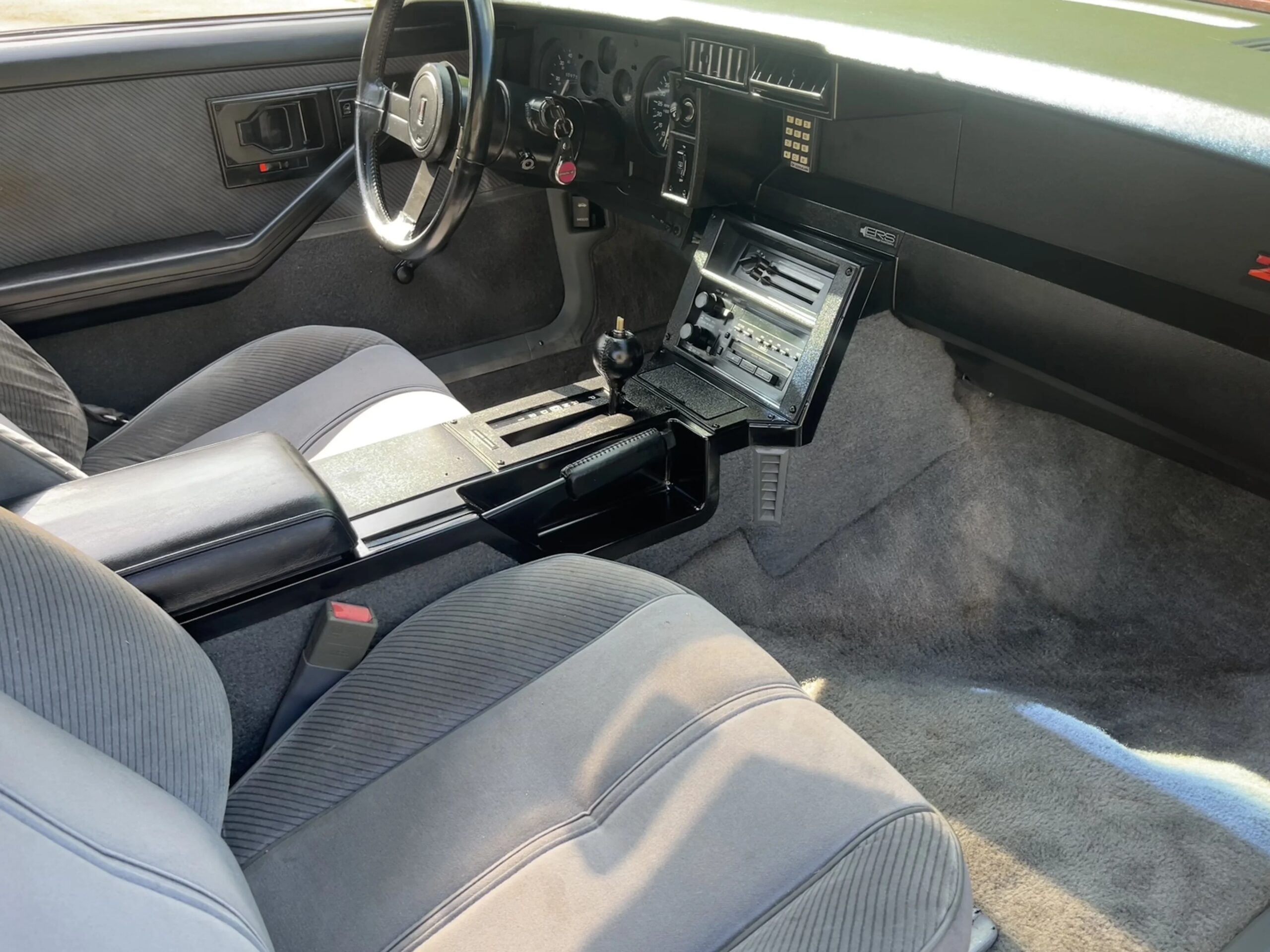 Chevrolet-Camaro-iroc-z-coupe-1985-Red-Black-14