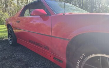 Chevrolet-Camaro-iroc-z-coupe-1985-Red-Black-15