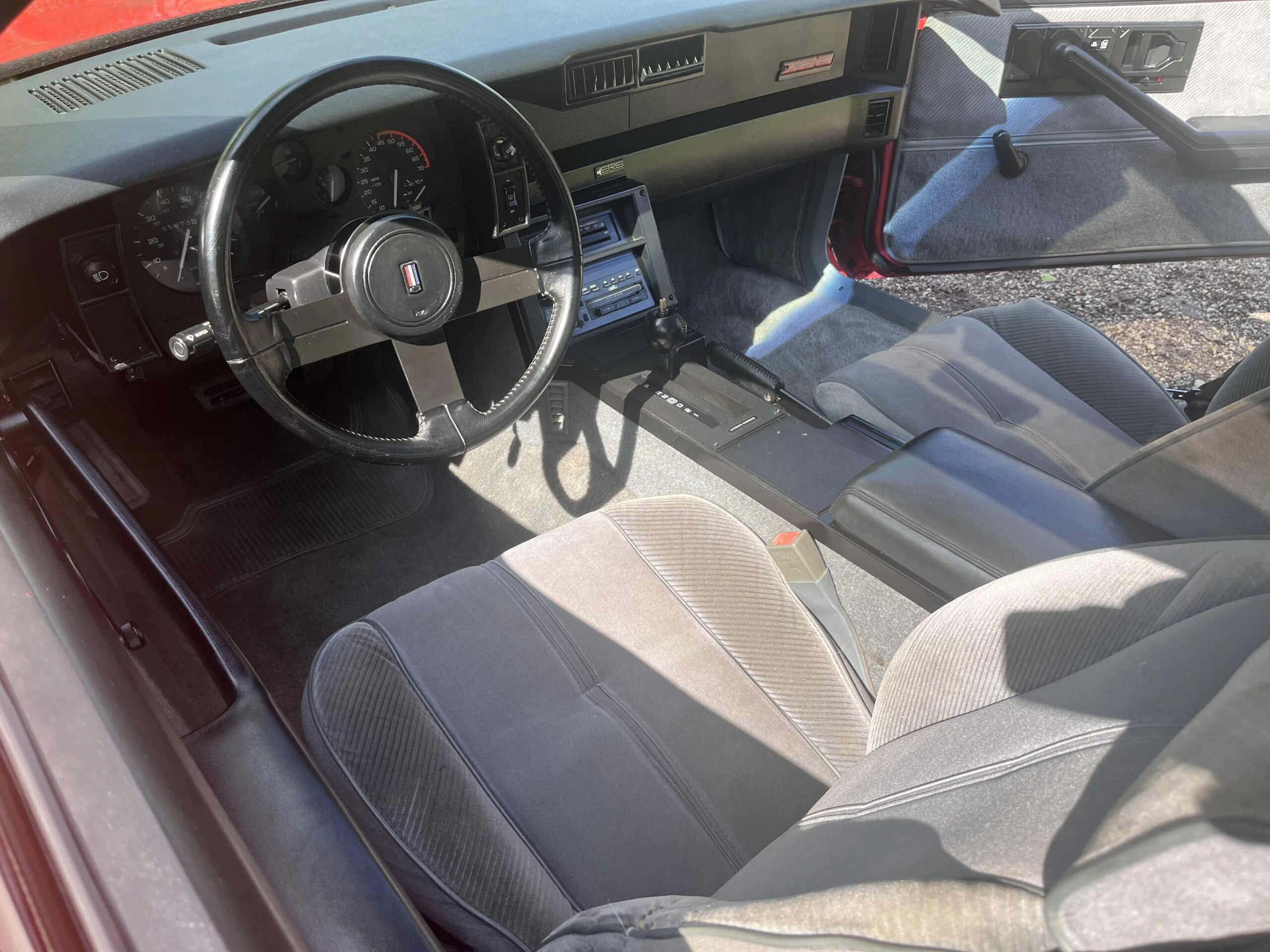 Chevrolet-Camaro-iroc-z-coupe-1985-Red-Black-18